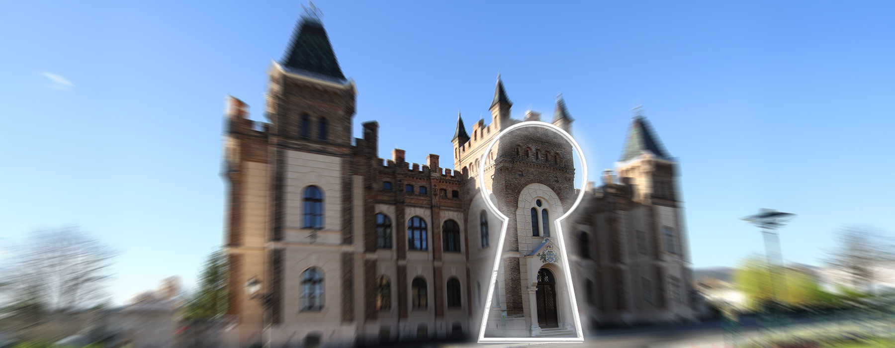 Eingangbereich der HLP Mödling mit einem Schlosssymbol